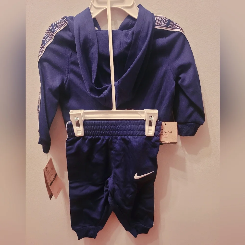 Nike Dri-fit Navy Blue Jogging Suit For Infants With Nike On Sides Size 12 Month - Picture 3 of 3